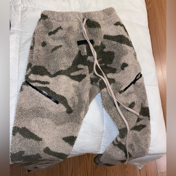 Essential cargo pants camo style - Picture 1 of 3